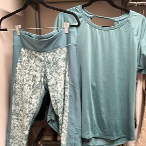 Under Armour Capri and Backless Top Set Size Large
